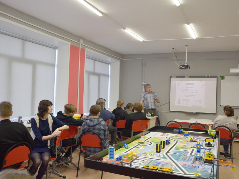 Учебно-практический семинар по подготовке школьных команд к соревнованиям First Lego Leque (FLL).