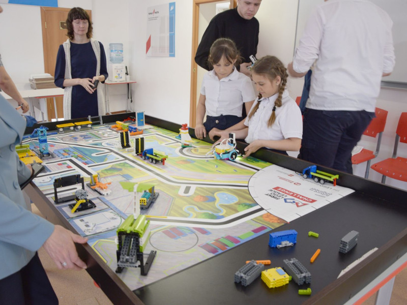Учебно-практический семинар по подготовке школьных команд к соревнованиям First Lego Leque (FLL).