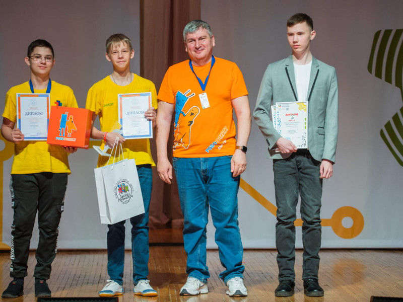 Есть!!! Три первых места на Чемпионате Красноярского края по робототехнике!!.